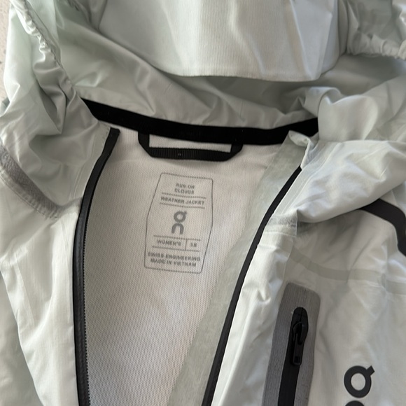 ON CLOUD LIGHTWEIGHT JACKET - Picture 5 of 5